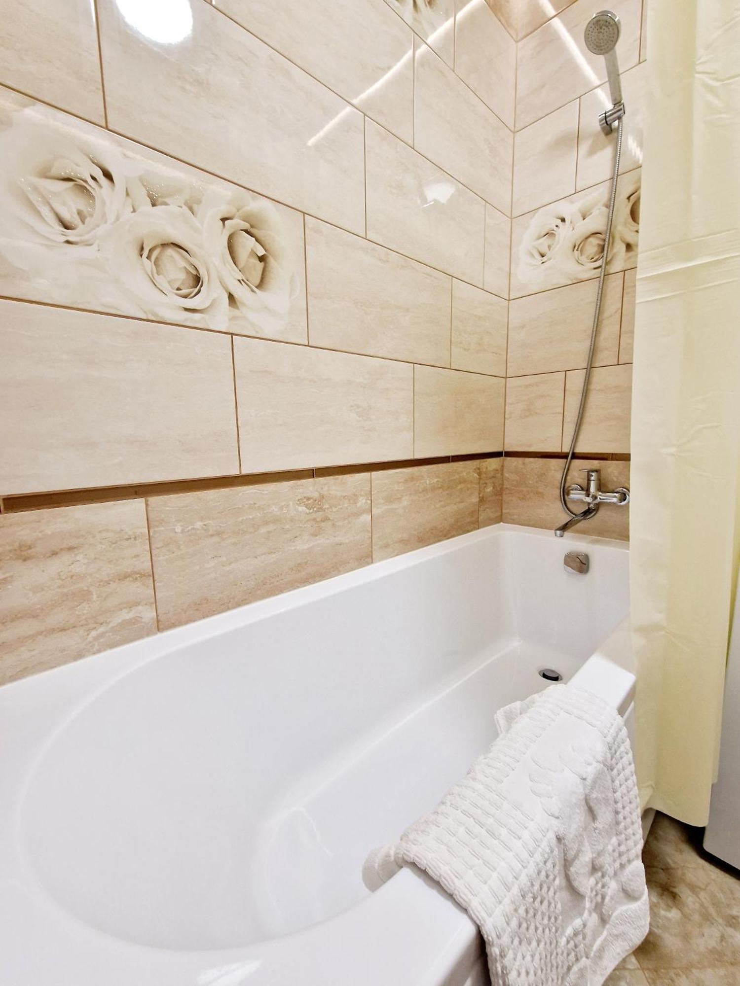 Apartament On Chornovola, 40 Жк "Варварівка" Lutsʼk Екстериор снимка