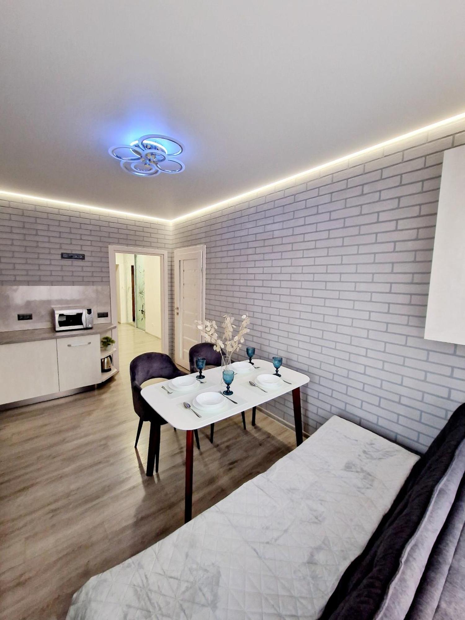 Apartament On Chornovola, 40 Жк "Варварівка" Lutsʼk Екстериор снимка